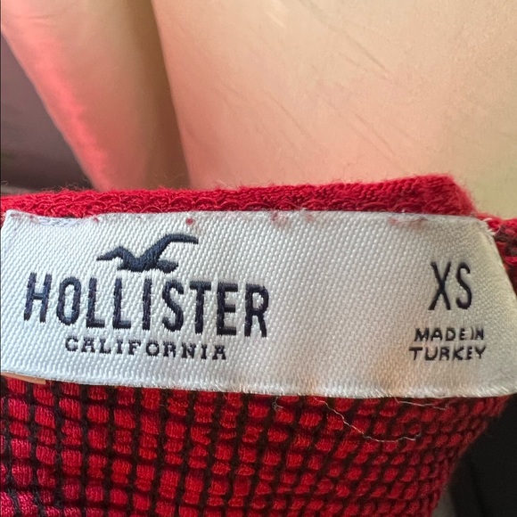 HOLLISTER red ruched crop top - Picture 3 of 3